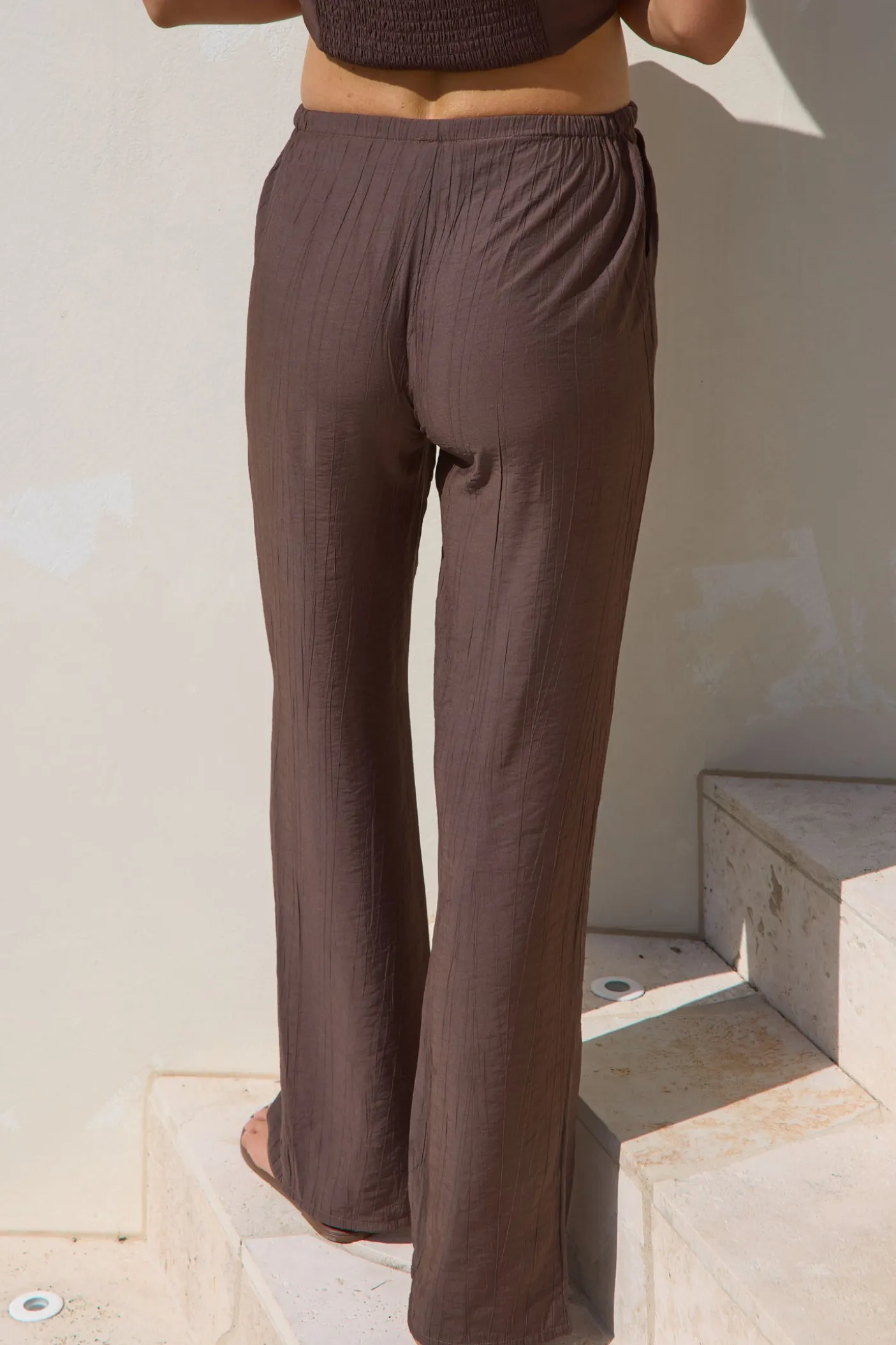 Ease Away Crinkle Pant -Chocolate