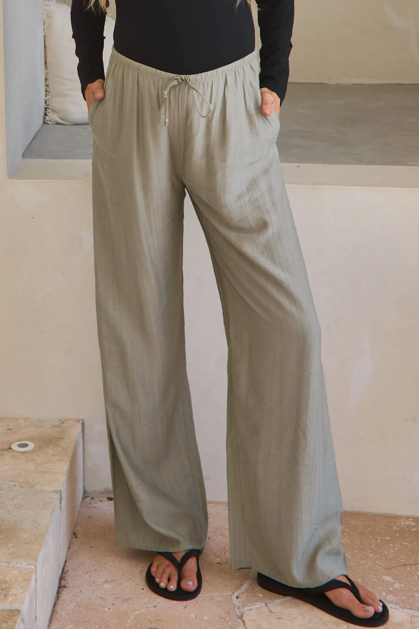 Ease Away Crinkle Pant - Soft Khaki