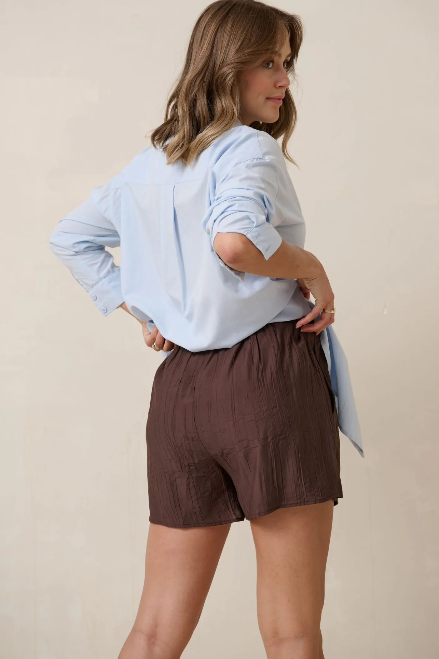 Ease Away Crinkle Short - Chocolate