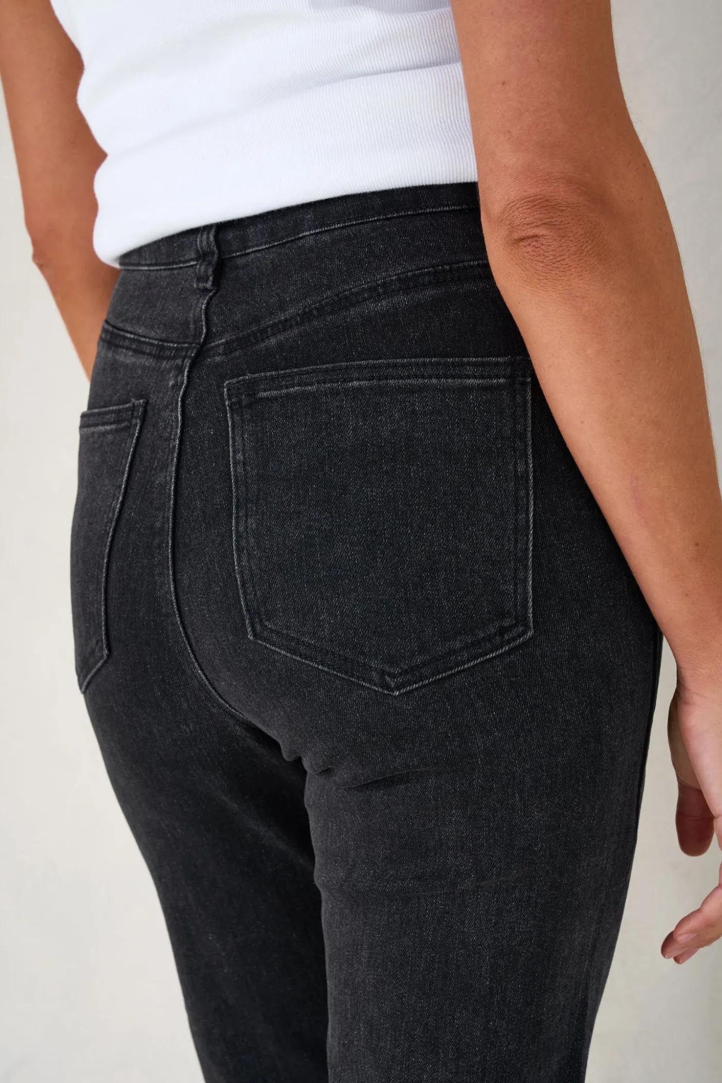 On The Move Mum Jean - Washed Black